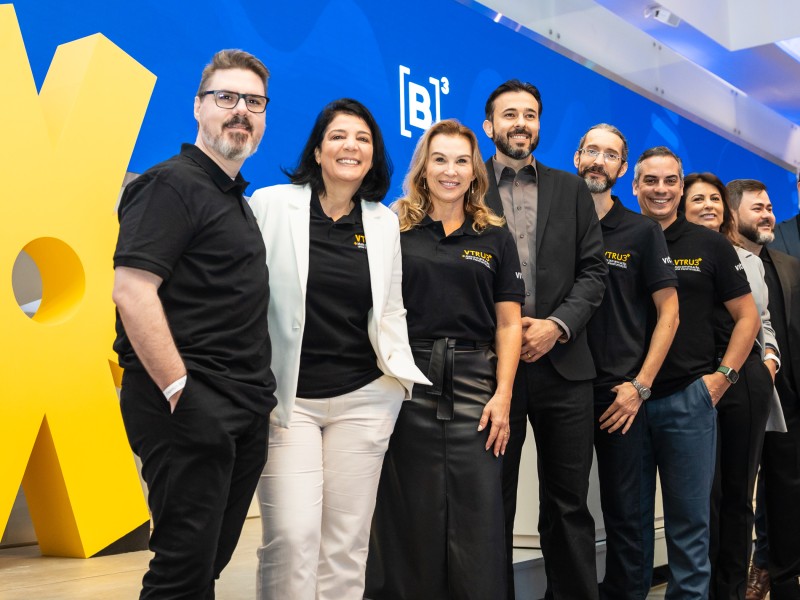 O CEO William Matos e os VPs da Vitru celebram a histórica estreia na B3, marcando um novo capítulo para a companhia